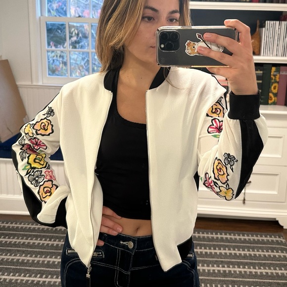 Detailed Black and White Bomber - Picture 3 of 5